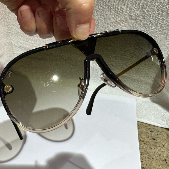 LV RARE Boogie Nights Racing Sunglasses. Gently used with case and box. - Picture 5 of 6